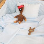 ست لحاف کودک و نوزادی هفت تکه بروجرد طرح زرافه گلدوزی رنگ آبی آسمانی