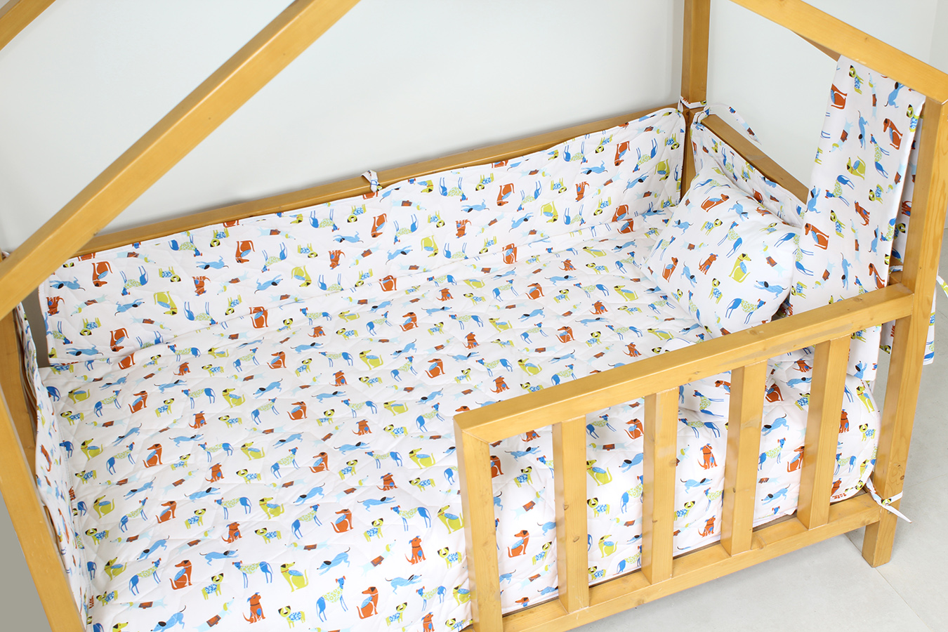 ست لحاف نوزادی هفت تکه پانکو رنگبندی01 (1) ست لحاف گلدوزی کودک و نوزادی هفت تکه بروجرد طرح پانکو رنگ 01 - Image 1