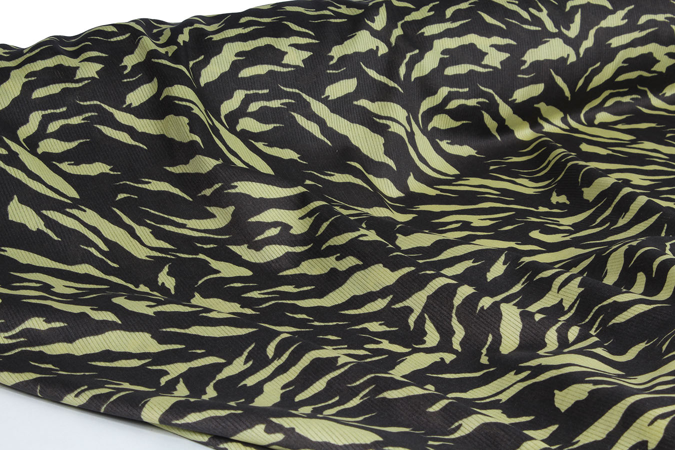 كاليته 331130 طرح چیلان رنگبندي 14 پارچه لباسی پلی استر ویسکوز عرض 150 بروجرد طرح چیلان رنگ 14 - Image 1