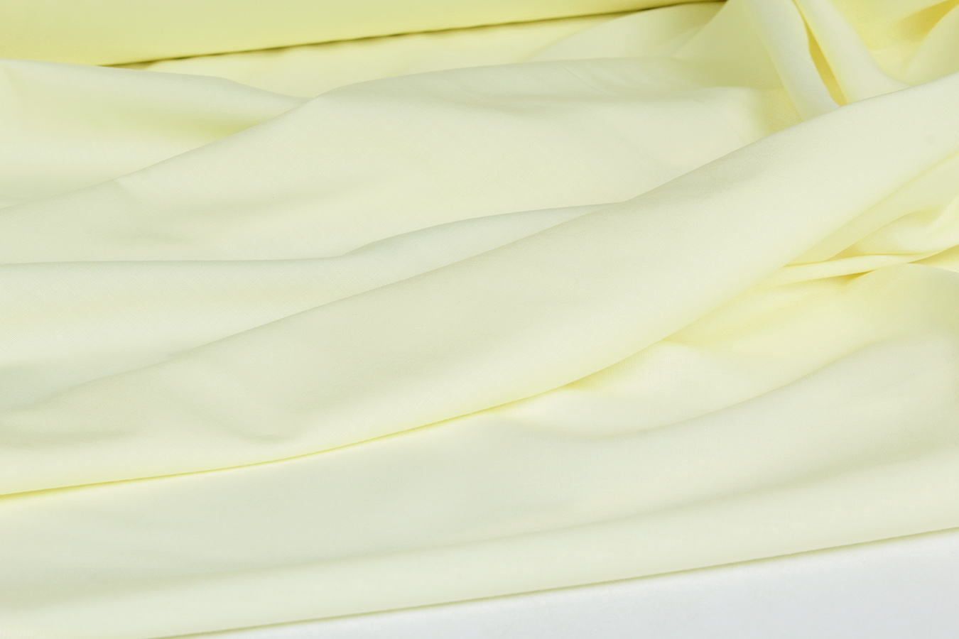 کاليته 331076 ، رنگ لیمویی 1190 پارچه لباسی پلی استر ویسکوز عرض 150 بروجرد ساده رنگ لیمویی 1190 - Image 1