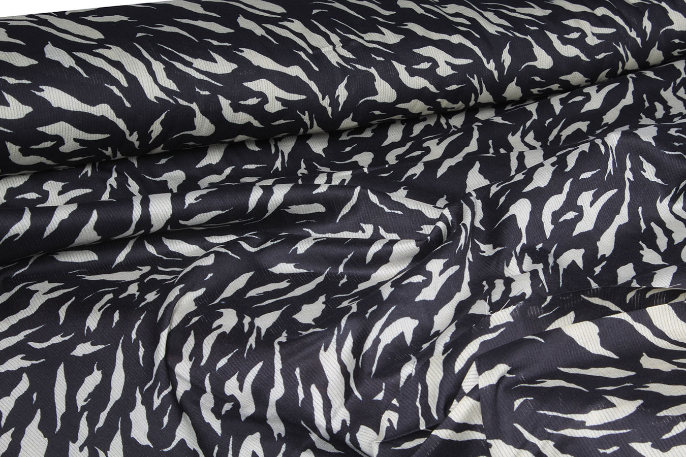 کاليته 331130 ، طرح چيلان رنگبندی 15 پارچه لباسی پلی استر ویسکوز عرض 150 بروجرد طرح چیلان رنگ 15 - Image 1