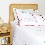 ست لحاف وکاور بزرگسال گلدوزی یک نفره هفت تکه بروجرد طرح رودولف رنگ سفید