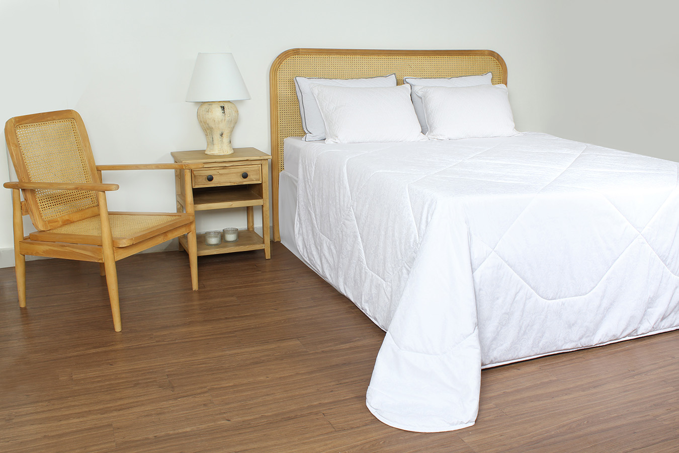 لحاف تک مات وایت دونفره 180 طرح مات وایت سلنا سفید رنگبندی02 (6) لحاف تک بزرگسال دو نفره 180 بروجرد طرح مات وایت سلنا رنگ 02 سفید - Image 1