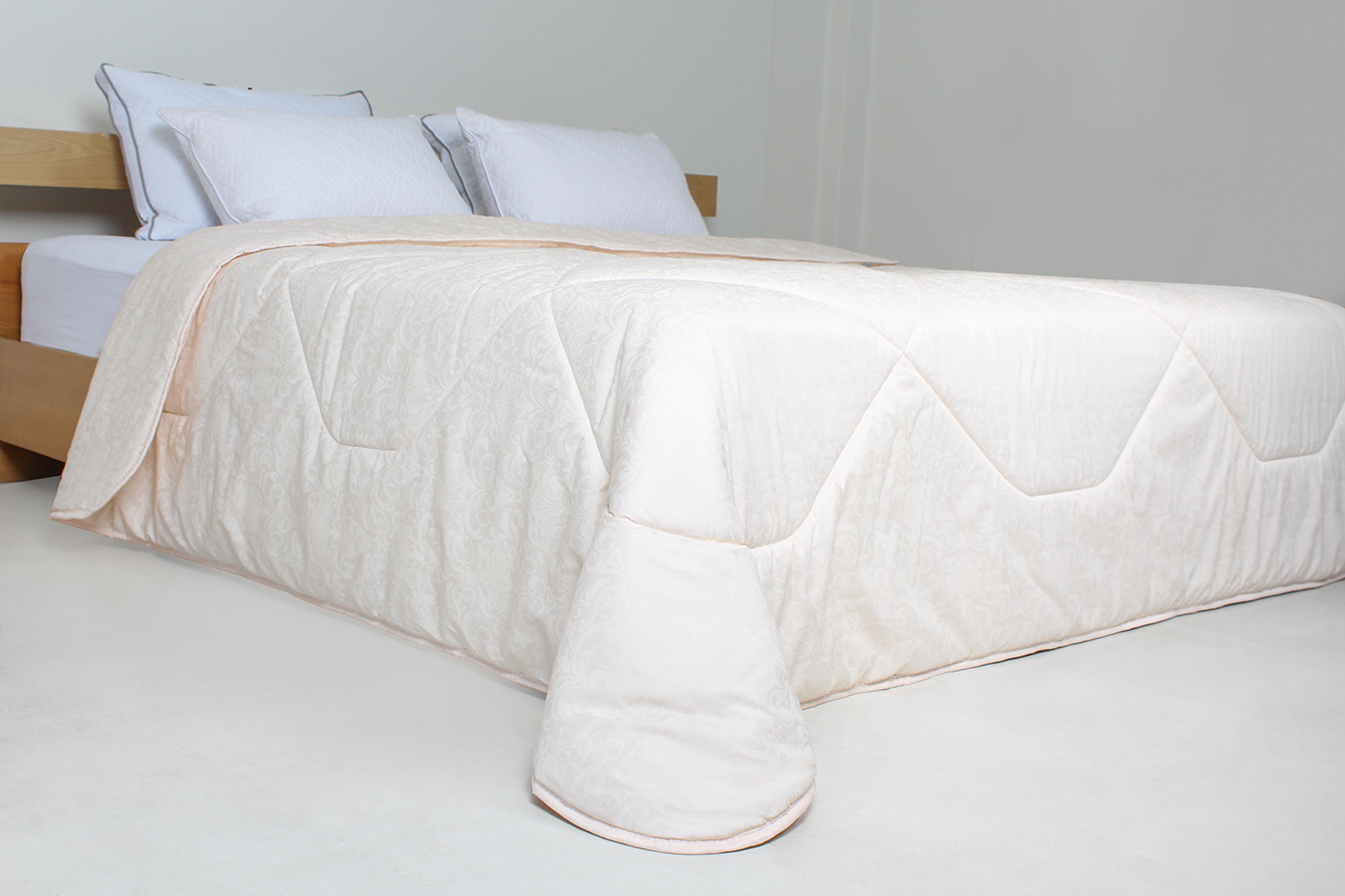 لحاف تک مات وایت دونفره 180 یک تکه طرح سلنا رنگبندی01 (1) لحاف تک بزرگسال دو نفره 180 بروجرد طرح سلنا رنگ 01 - Image 1