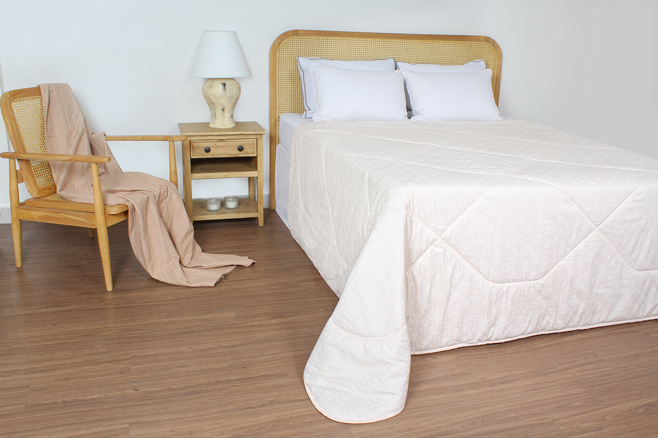 لحاف تک مات وایت دونفره 180 یک تکه طرح مات وایت کرم مارکیز رنگبندی02 (2) لحاف تک بزرگسال دو نفره 180 بروجرد طرح مات وایت رنگ 02 کرم مارکیز - Image 1