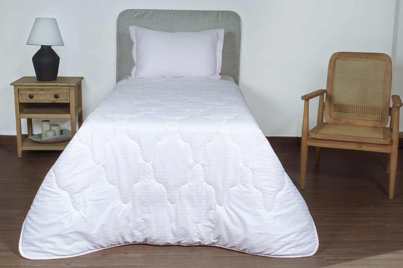 ست لحاف هتلی یکنفره ۹۰رنگ صورتی کد0010 (2) ست لحاف بزرگسال یک نفره سه تکه 90 بروجرد طرح هتلی رنگ صورتی - Image 1