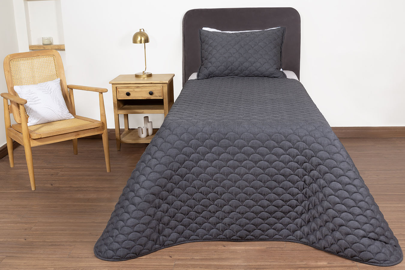 ست روتختی گلدوزی طرح دوخت داماریس یکنفره دو تکه رنگ 0100طوسی تیره (12).jpg copy ست روتختی گلدوزی یک نفره دو تکه بروجرد طرح دوخت داماریس رنگ طوسی تیره - Image 1