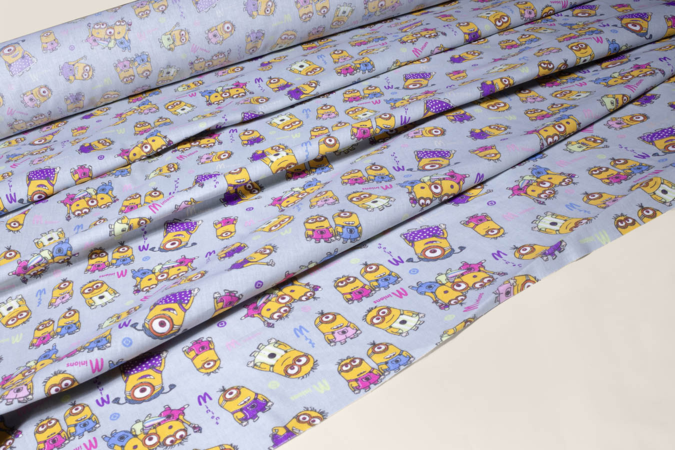 کالیته 221077 طرح مینیون لوکس رنگبندی 02 پارچه ملحفه پلی استر ویسکوز عرض 150 بروجرد طرح مینیون لوکس رنگ 02 - Image 1