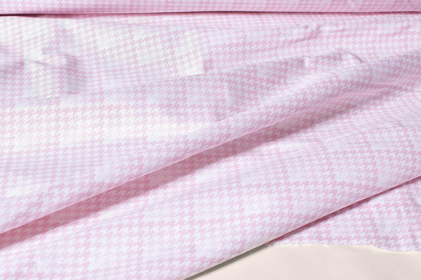 کالیته 311602 طرح ژپتو6082 رنگبندی03 پارچه ملحفه ای پنبه پلی استر بروجرد عرض 250 طرح ژپتو رنگ 03 - Image 1