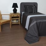 کاور تمام ست  گلدوزی دکمه خور یک نفره پنج تکه 90 بروجرد طرح شمیم رنگ طوسی سیر