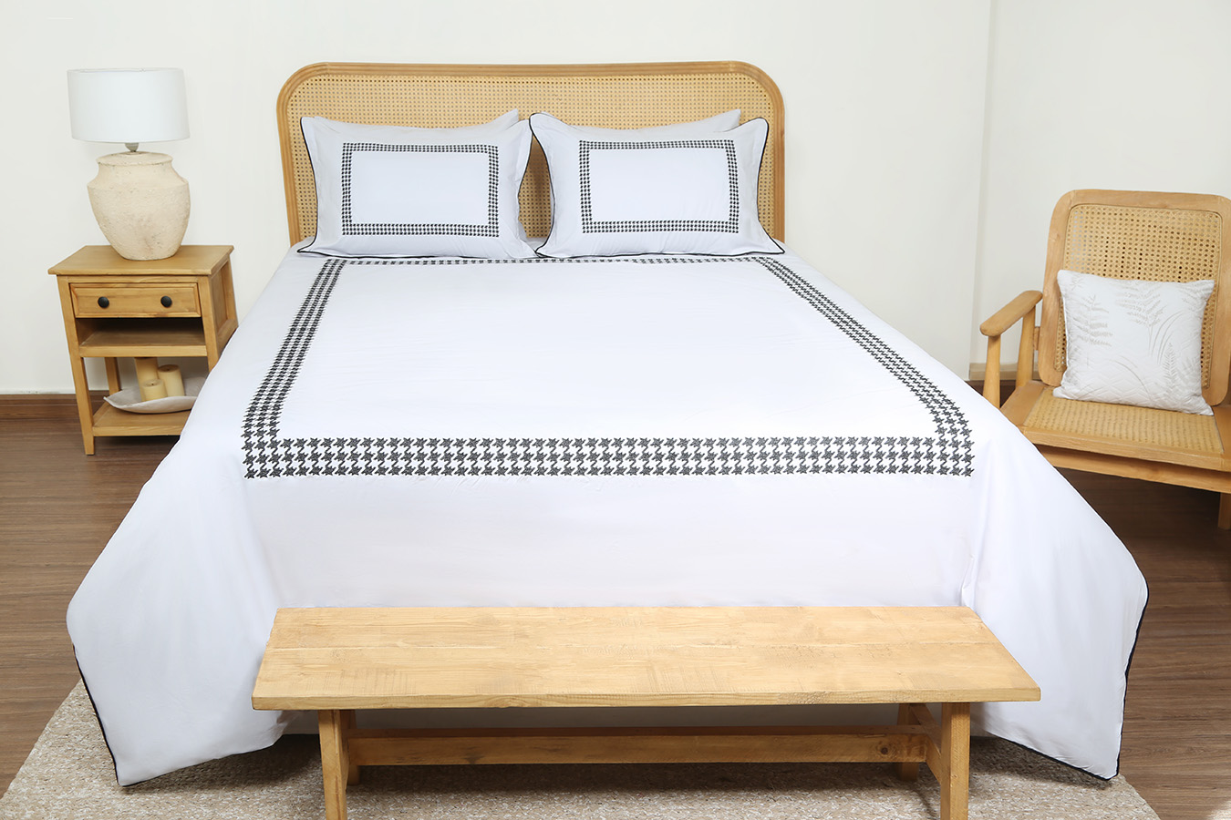 ست کاورلحاف گلدوزی طرح پیردوپل دونفره180 هفت تکه رنگ طوسی روشن کد0070 (1) ست لحاف وکاور بزرگسال گلدوزی دو نفره هفت تکه بروجرد طرح پیردوپل رنگ طوسی روشن - Image 1