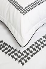 ست لحاف وکاور بزرگسال گلدوزی دو نفره هفت تکه بروجرد طرح پیردوپل رنگ طوسی روشن - Image 4