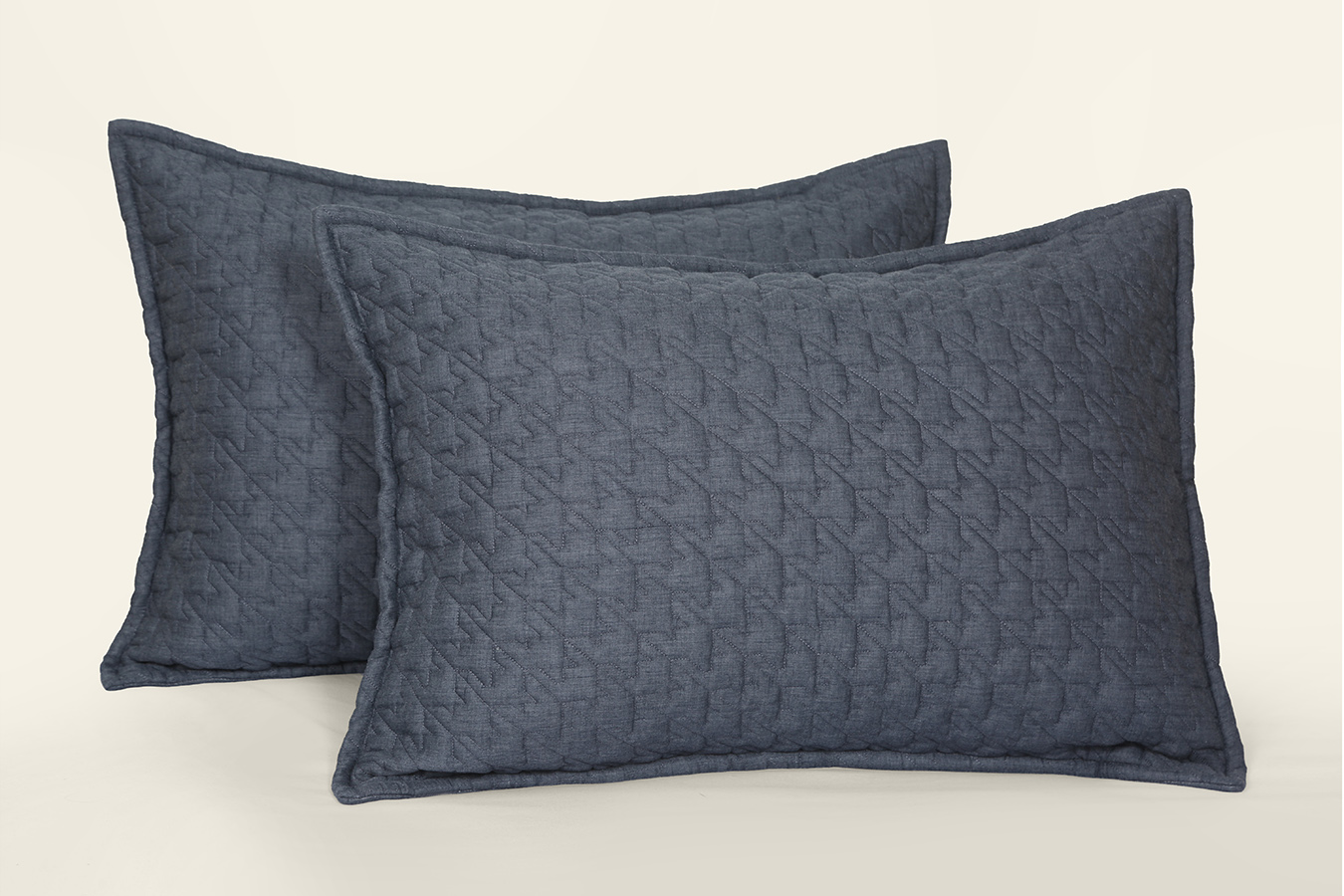 روبالشی گلدوزی طرح دوخت پراگ 5070 دو تکه رنگ سرمه ای کد0040 (2) ملحفه روبالشی گلدوزی قاب دار دو تکه 70*50 بروجرد طرح دوخت پراگ رنگ سرمه ای - Image 1