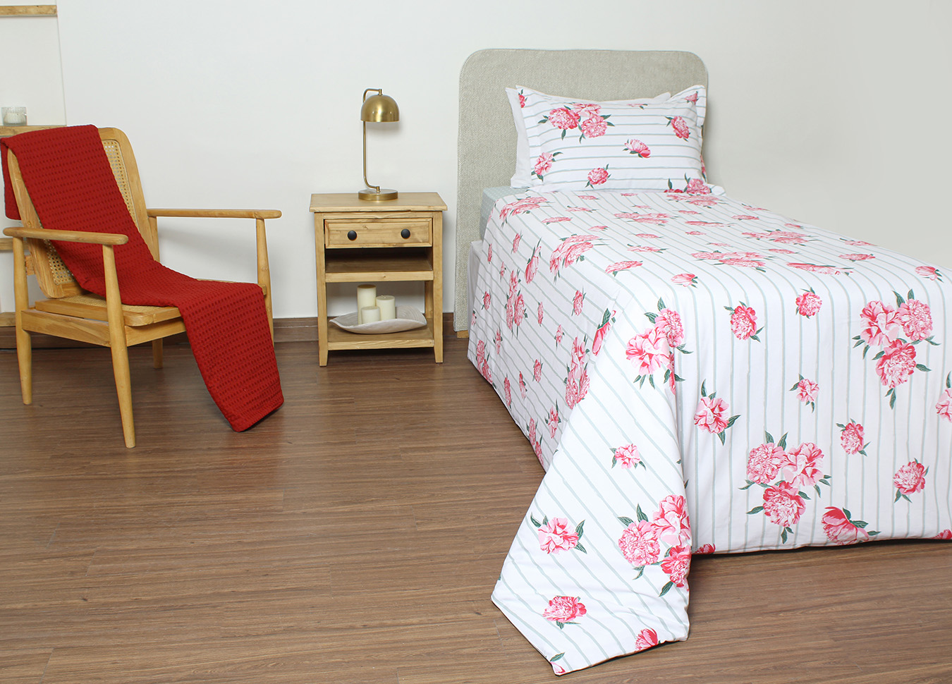 کاور تمام ست یک نفره 90 زیپ خور سه تکه طرح ماتیلدا رنگبندی 01 (7) کاور تمام ست زیپ خور یک نفره سه تکه 90 بروجرد طرح ماتیلدا رنگ 01 - Image 1