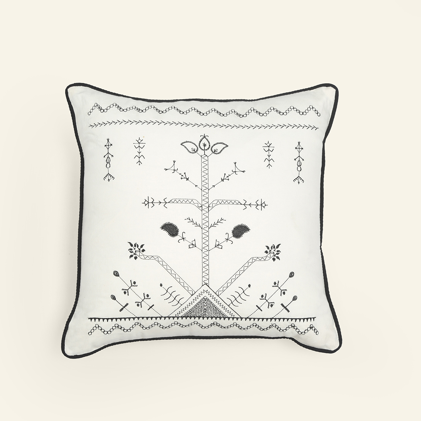 کوسن گلدوزی طرح اسلیمی 4040 رنگ خود رنگ (1) کوسن گلدوزی طرح اسلیمی 40*40 بروجرد رنگ خودرنگ - Image 1