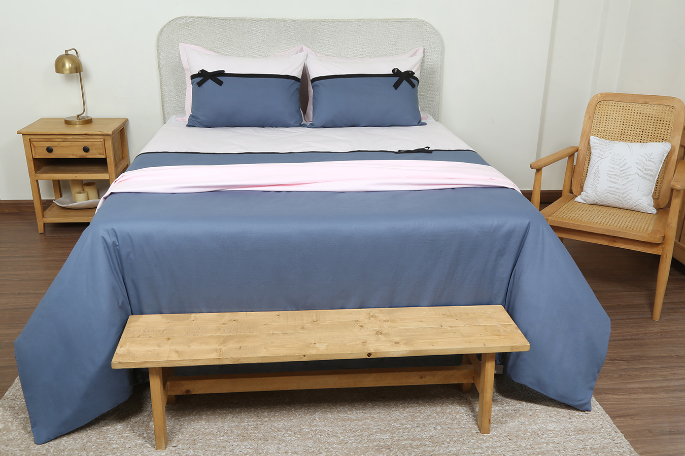 ست کاورلحاف گلدوزی طرح ریبون دونفره 180 هفت تکه رنگ آبی نفتی 0060(8) ست لحاف وکاور بزرگسال استار دو نفره هفت تکه بروجرد طرح ریبون رنگ آبی نفتی - Image 1