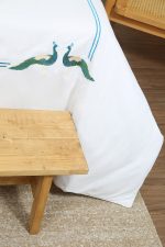 ست لحاف وکاور بزرگسال گلدوزی دو نفره هفت تکه بروجرد طرح طاووس رنگ سفید - Image 4