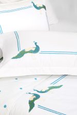 ست لحاف وکاور بزرگسال گلدوزی دو نفره هفت تکه بروجرد طرح طاووس رنگ سفید - Image 13