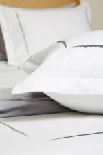 ست لحاف وکاور بزرگسال گلدوزی دو نفره هفت تکه بروجرد طرح لاین رنگ سفید - Image 13