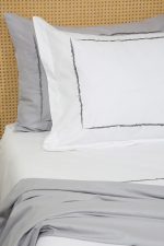 ست لحاف وکاور بزرگسال گلدوزی دو نفره هفت تکه بروجرد طرح لاین رنگ سفید - Image 12