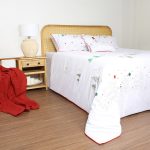 ست لحاف وکاور بزرگسال گلدوزی دو نفره نه تکه بروجرد طرح رودولف رنگ سفید