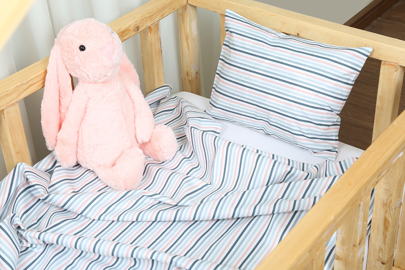 نیم ست ح نوزادی دو تکه یک کالیته 111111 یک طرحرنگ گوناگون2222 رنگبندی 22گوناگون (1) ملحفه نیم ست نوزادی ح دو تکه بروجرد طرح گوناگون رنگ گوناگون - Image 1