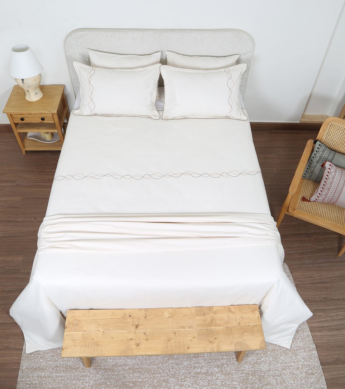 ست کاورلحاف گلدوزی طرح ماریا دونفره 180 هفت تکه رنگ خودرنگ (5) ست لحاف وکاور بزرگسال گلدوزی دو نفره هفت تکه بروجرد طرح ماریا رنگ خودرنگ - Image 1