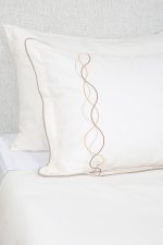 ست لحاف وکاور بزرگسال گلدوزی دو نفره هفت تکه بروجرد طرح ماریا رنگ خودرنگ - Image 4