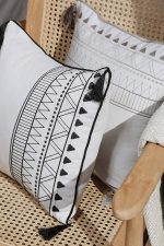 کوسن گلدوزی طرح کمند 40*40 بروجرد رنگ طوسی - Image 2