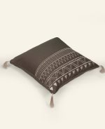 کوسن گلدوزی طرح کمند 40*40 بروجرد رنگ قهوه ای روشن - Image 3