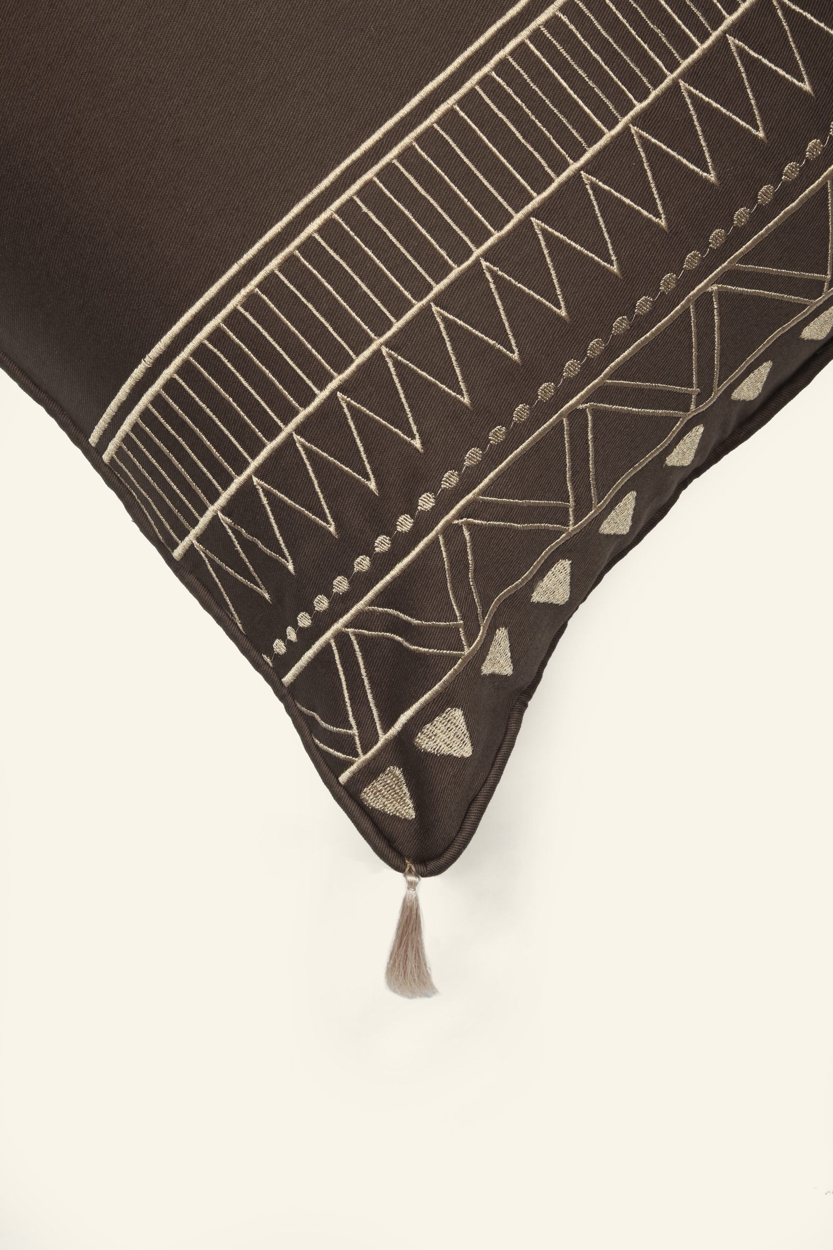 کوسن گلدوزی طرح کمند 40*40 بروجرد رنگ قهوه ای روشن - Image 6