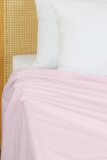 ملحفه رو انداز دو نفره بروجرد طرح ساده رنگ صورتی روشن - Image 2