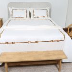 ست لحاف وکاور بزرگسال گلدوزی دو نفره هفت تکه بروجرد طرح فیوره رنگ شیری