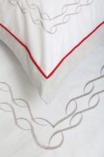 ست لحاف وکاور بزرگسال گلدوزی دو نفره هفت تکه بروجرد طرح لامبرت رنگ سفید - Image 9