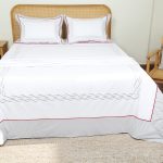 ست لحاف وکاور بزرگسال گلدوزی دو نفره هفت تکه بروجرد طرح لامبرت رنگ سفید