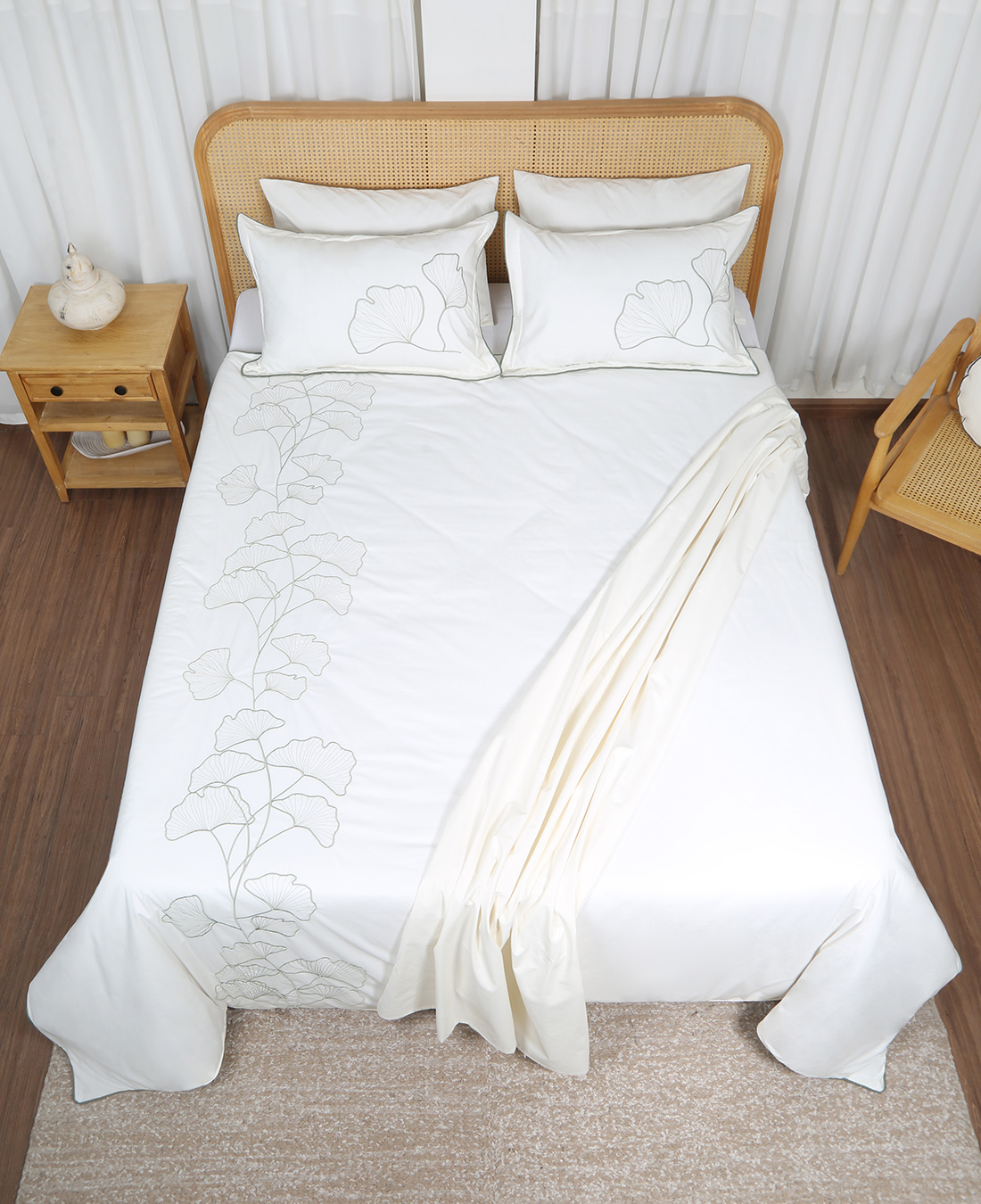 ست کاورلحاف گلدوزی طرح گل شیپوری دونفره 180 شش تکه رنگ خودرنگ (7) ست کاور لحاف بزرگسال گلدوزی دو نفره شش تکه بروجرد طرح گل شیپوری رنگ خودرنگ - Image 1