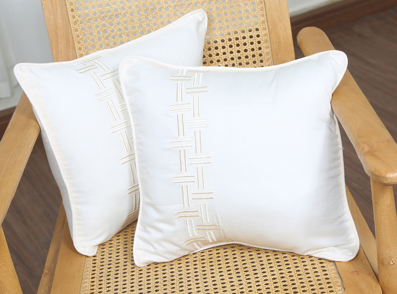 روکوسنی گلدوزی 4040 دو تکه یک کالیته 111111 یک طرح رنگ گوناگون2222 رنگبندی 22گوناگون (9) روکوسنی گلدوزی 2 تکه 40*40 بروجرد رنگ گوناگون - Image 1