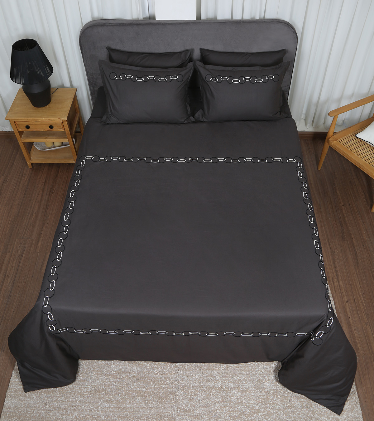 ست کاورلحاف گلدوزی طرح سزار دونفره 180 هفت تکه دو کالیته 112705 دو طرح رنگ نوک مدادی کد0070 (5) ست لحاف وکاور بزرگسال گلدوزی دو نفره هفت تکه بروجرد طرح سزار رنگ نوک مدادی - Image 1