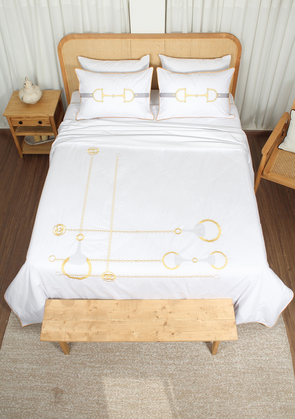 ست کاورلحاف گلدوزی طرح راشا دونفره 180 شش تکه طرح رنگ سفید کد 084801 (18) ست کاور لحاف بزرگسال گلدوزی دو نفره شش تکه بروجرد طرح راشا رنگ سفید - Image 1