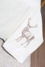 ست کاور لحاف بزرگسال گلدوزی دو نفره شش تکه بروجرد طرح گوزن رنگ خام شویی - Image 12