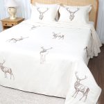 ست کاور لحاف بزرگسال گلدوزی دو نفره شش تکه بروجرد طرح گوزن رنگ خام شویی