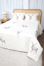 ست کاور لحاف بزرگسال گلدوزی دو نفره شش تکه بروجرد طرح گوزن رنگ خام شویی