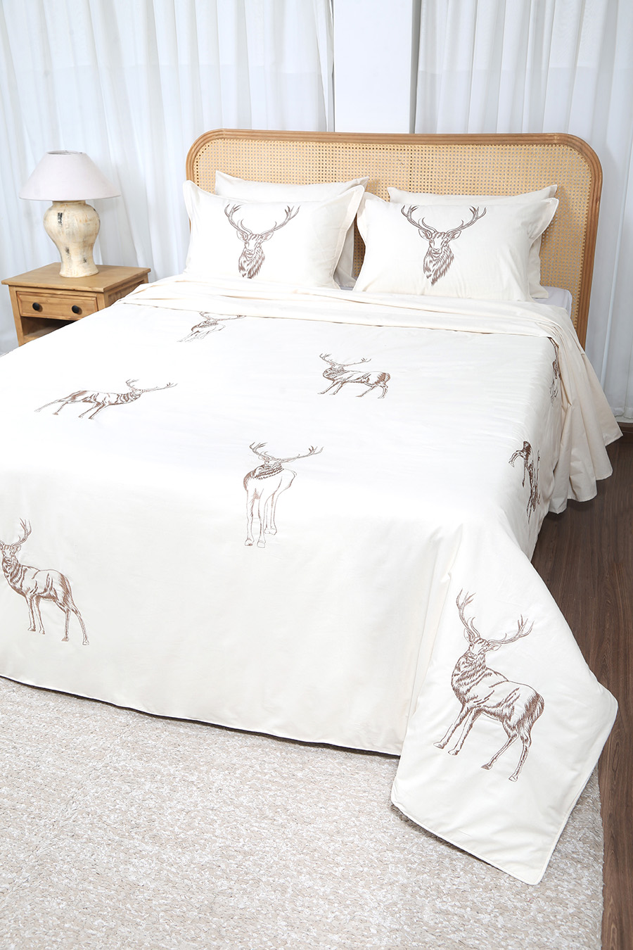 ست کاورلحاف گلدوزی طرح گوزن دونفره 180 شش تکه یک کالیته 111613 یک طرح رنگ خام شویی (5) ست کاور لحاف بزرگسال گلدوزی دو نفره شش تکه بروجرد طرح گوزن رنگ خام شویی - Image 1