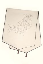 رانر گلدوزی بروجرد طرح ترمه رنگ کرم کد 0100