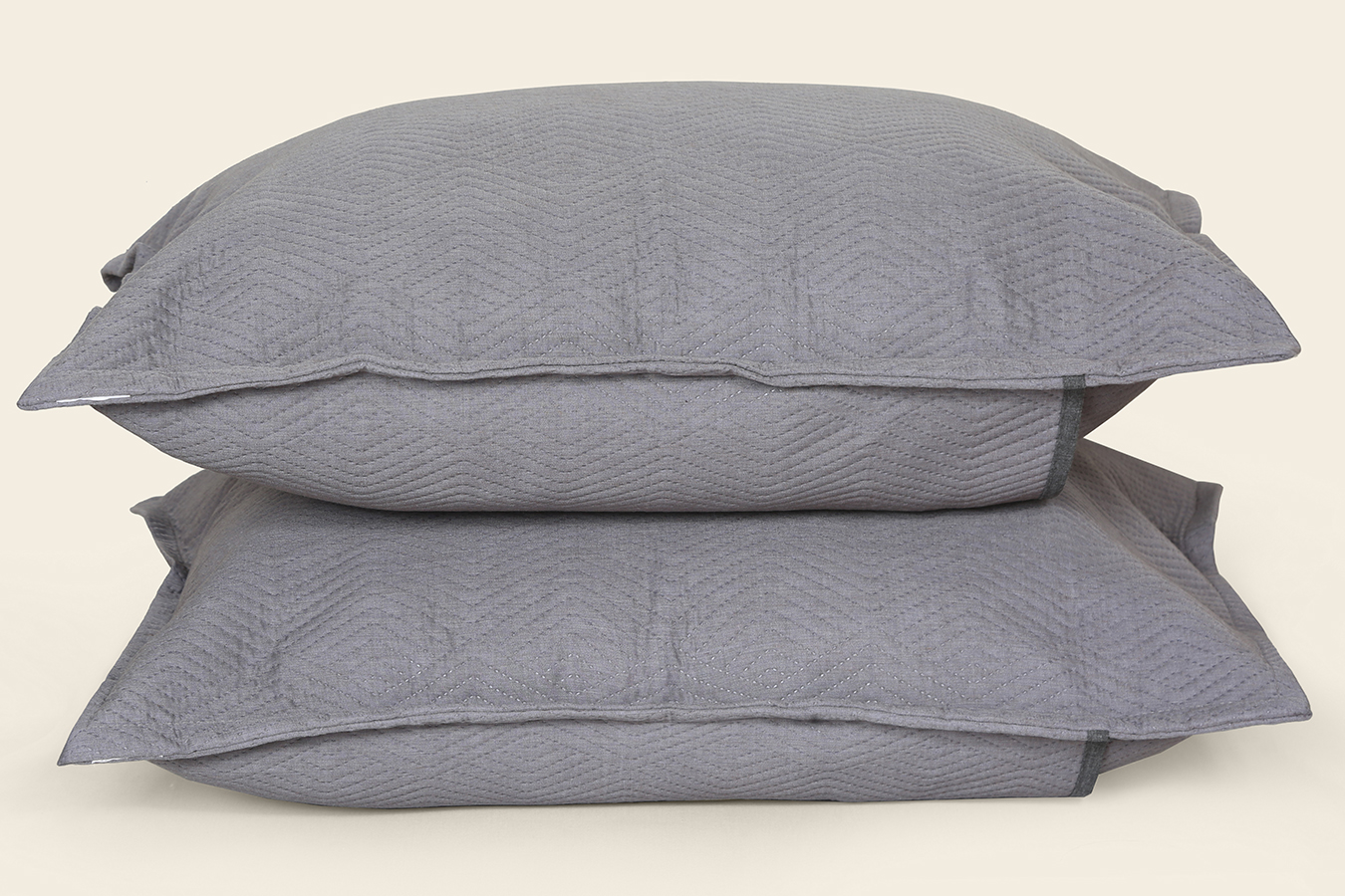 روبالشی قابدار طرح اولترا دیاکو50.70دوتکه یک کالیته991603 یک طرح رنگ 0260 طوسی روشن درجه یک (1) ملحفه روبالشی قابدار 2 تکه 50*70 بروجرد طرح اولترادیاکو رنگ طوسی روشن - Image 1