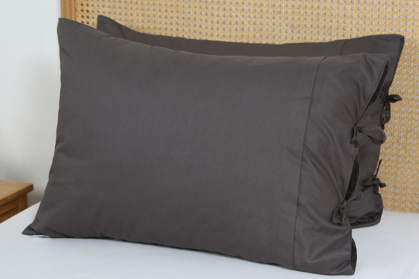 روبالش بدون قاب بندینک دار5070 دو تکه یک کالیته 112705 یک طرح رنگ نوک مدادی کد0070 درجه یک (2) ملحفه روبالشی بدون قاب بندینک دار دو تکه 70*50 بروجرد رنگ نوک مدادی - Image 1